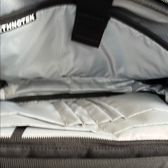 Ethnotek Somanya Sling bag - for tablet/small laptops - Picture 6 of 9